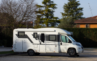 Preparare il camper per un weekend sul Lago di Garda: checklist completa